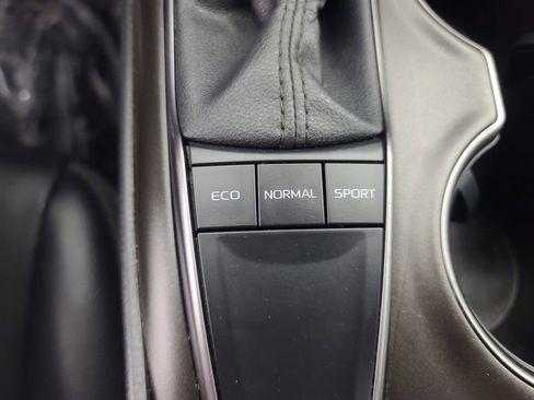 Used 2024 Toyota Camry SE image 34