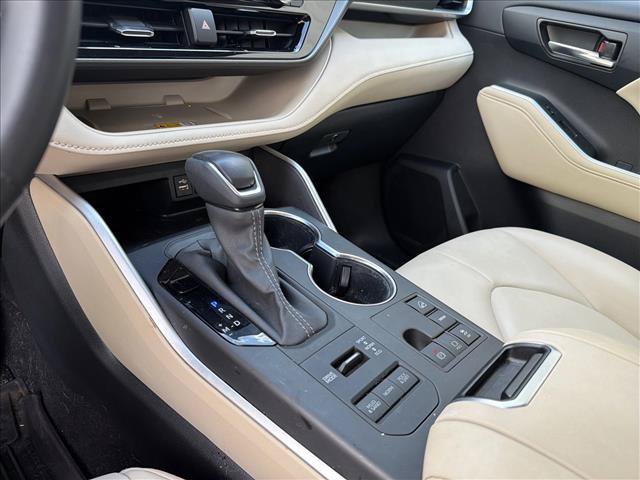 Used 2024 Toyota Highlander XLE AWD/4WD image 21