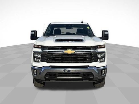 Used 2024 Chevrolet Silverado 2500 LT AWD/4WD image 2