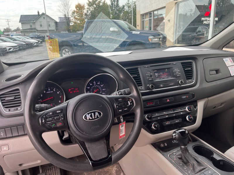 Used 2016 Kia Sedona LX w/ LX Convenience Package FWD image 11