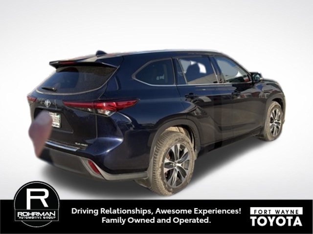 Used 2020 Toyota Highlander XLE AWD/4WD image 4