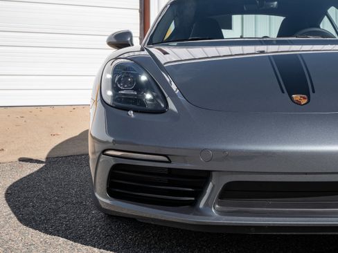 Used 2025 Porsche 718 Cayman image 11
