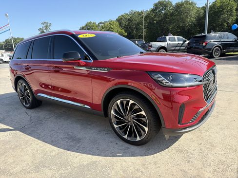 Used 2025 Lincoln Aviator Reserve w/ Luxury Package RWD image 4