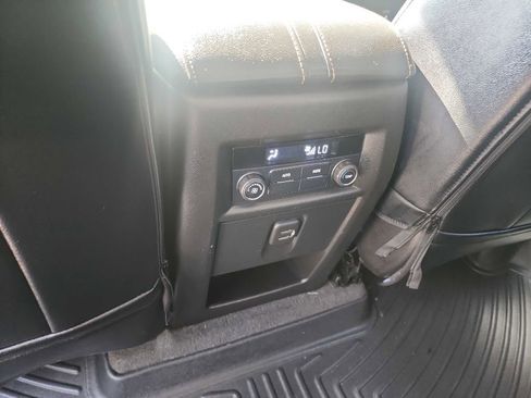 Used 2019 Chevrolet Traverse LT image 33