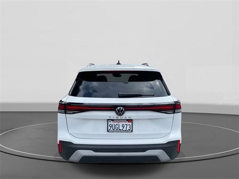 Used 2025 Volkswagen Tiguan S image 5