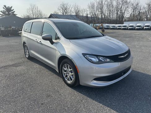 Used 2023 Chrysler Voyager LX FWD image 7