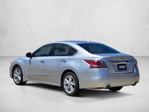 Used 2015 Nissan Altima 2.5 SV w/ Convenience Package image 7