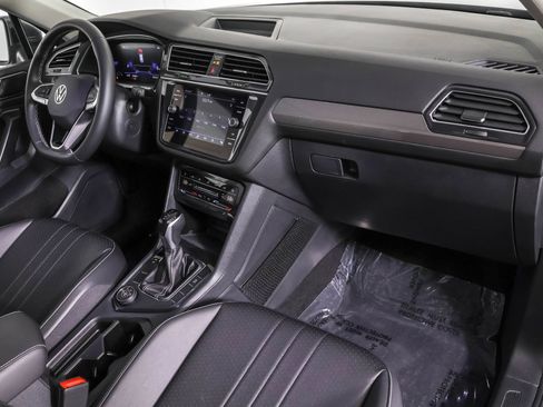 Certified 2023 Volkswagen Tiguan SE w/ Panoramic Sunroof Package AWD/4WD image 44