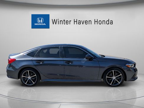 Used 2022 Honda Civic Touring image 9