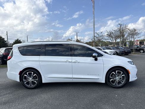 New 2026 Chrysler Pacifica Pinnacle image 2