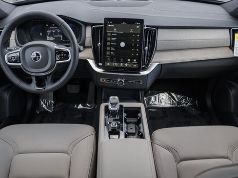 New 2026 Volvo XC90 B6 Plus w/ Protection Package Premier image 20