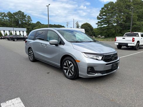 Certified 2026 Honda Odyssey EX-L image 4