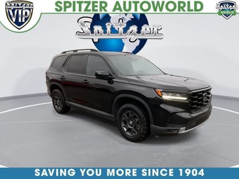 Used 2025 Honda Pilot TrailSport image 3