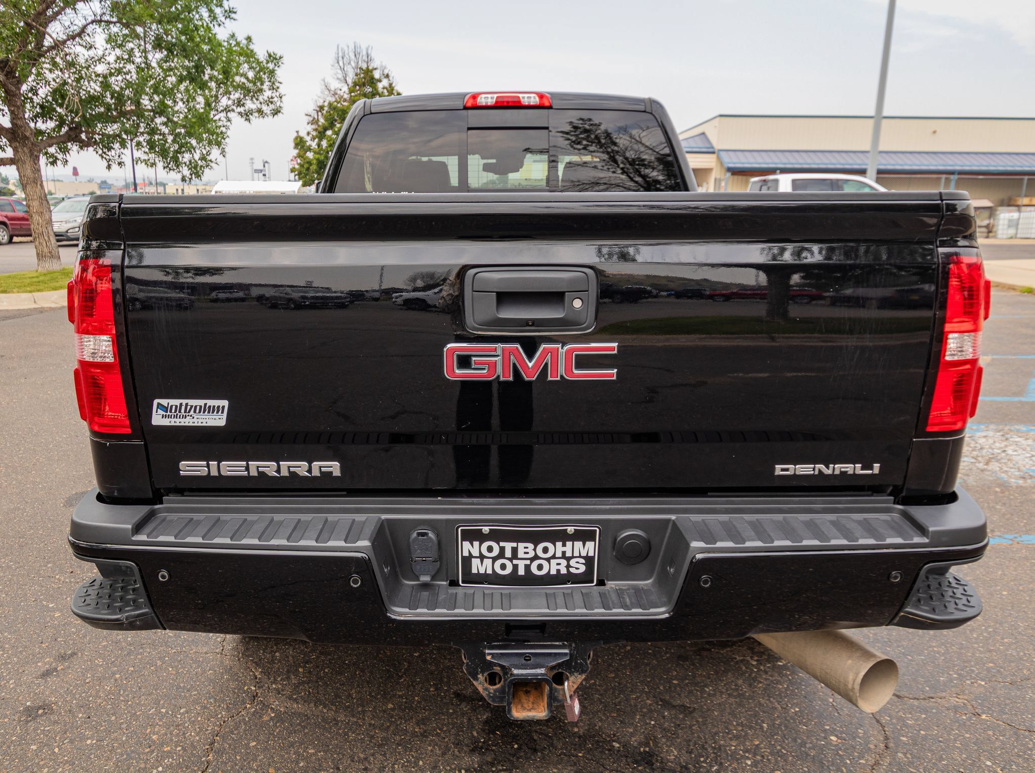 Used 2017 GMC Sierra 2500 Denali w/ Duramax Plus Package AWD/4WD image 8