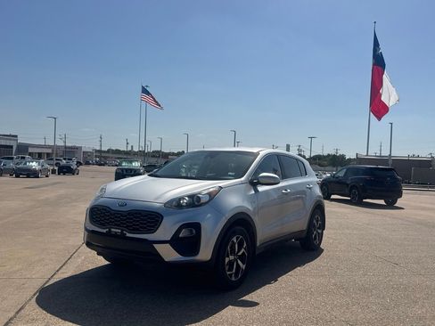 Used 2020 Kia Sportage LX AWD/4WD image 8