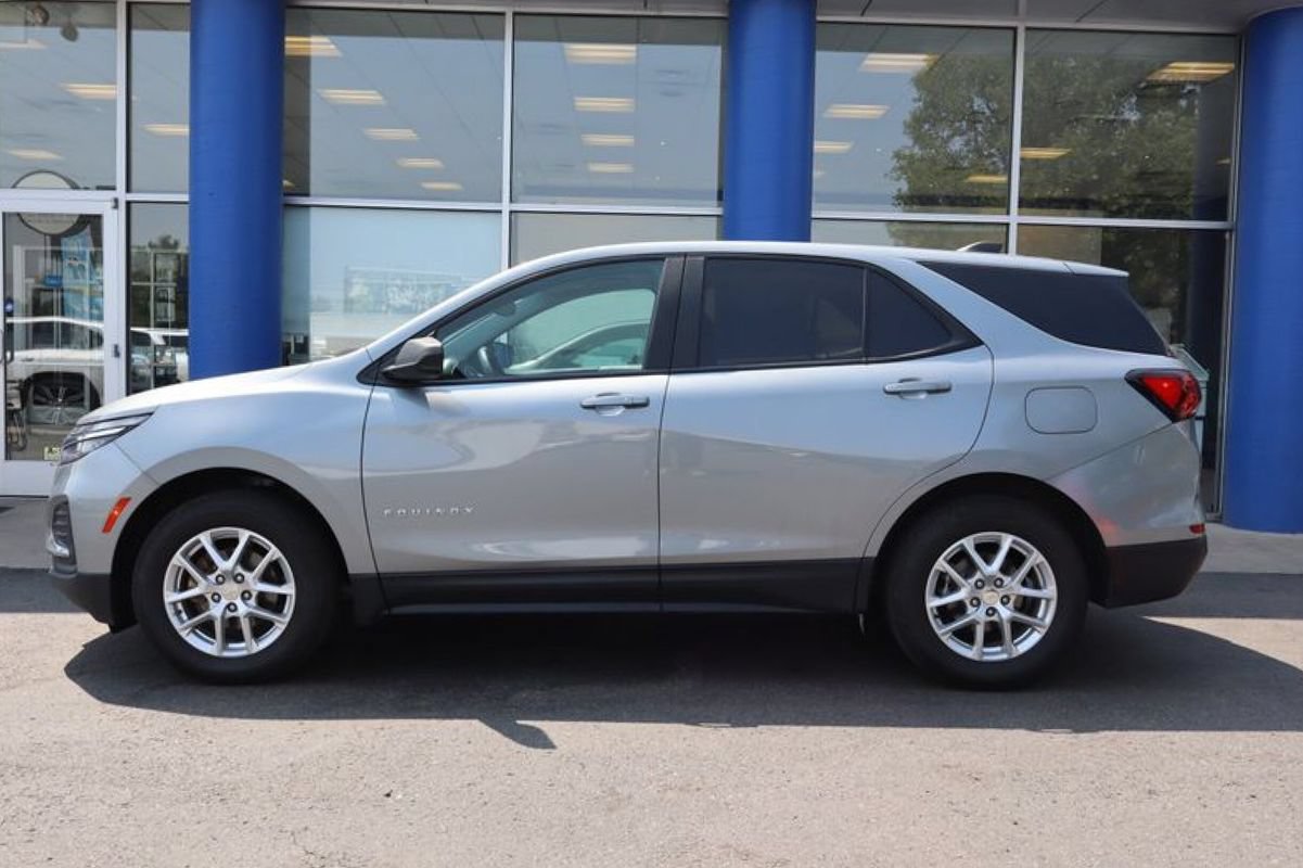 Used 2024 Chevrolet Equinox LS w/ LPO, Floor Liner Package AWD/4WD image 2