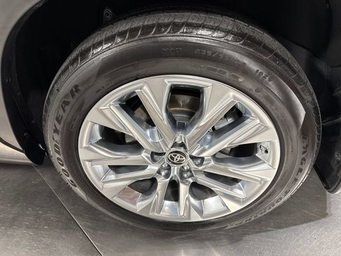 Used 2023 Toyota Highlander Limited AWD/4WD image 12