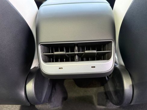 Used 2023 Tesla Model Y Long Range AWD/4WD image 28