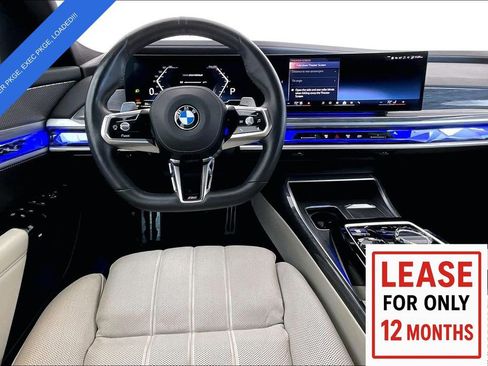 Used 2023 BMW 740i image 8