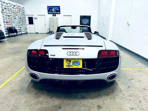 Used 2012 Audi R8 V10 w/ Enhanced Leather Pkg image 6