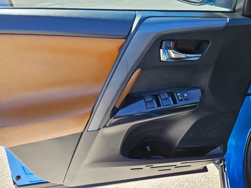 Used 2016 Toyota RAV4 SE image 12