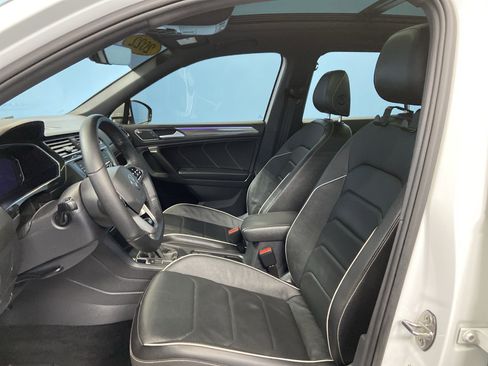 Used 2022 Volkswagen Tiguan SEL R-Line image 9
