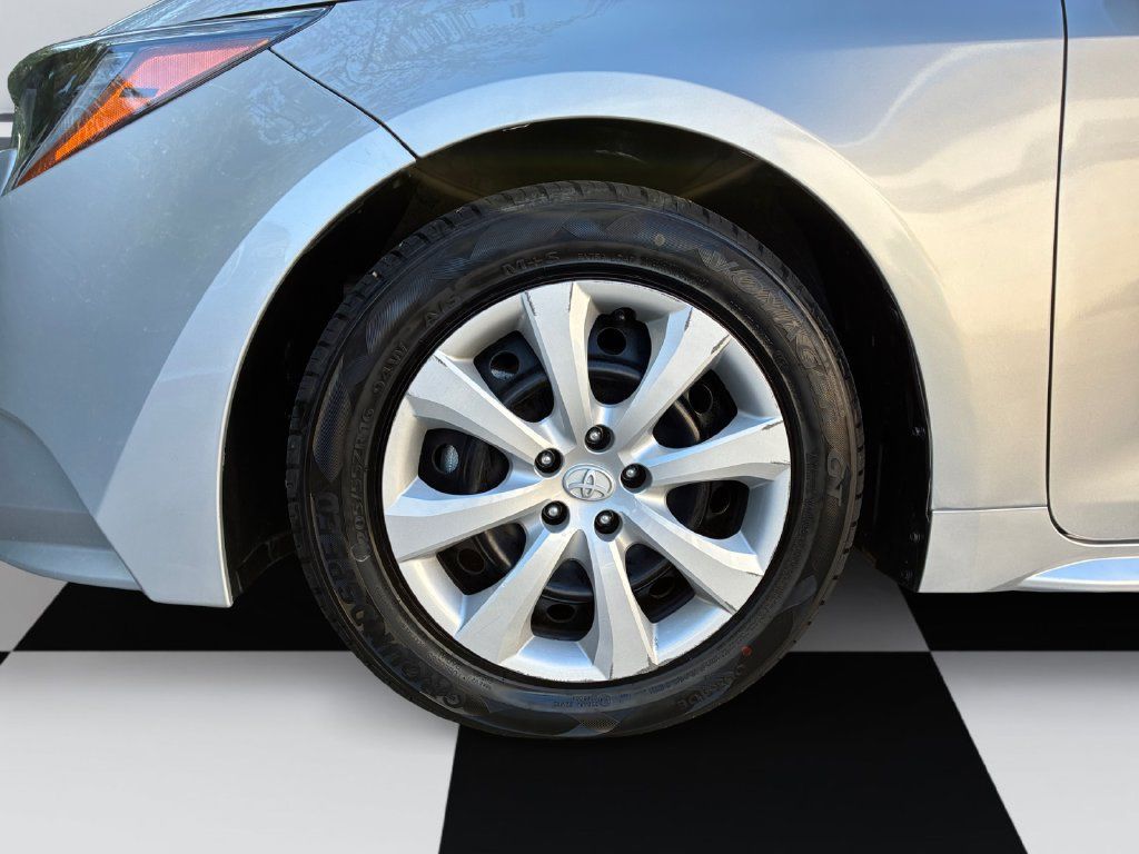 Used 2024 Toyota Corolla LE FWD image 14