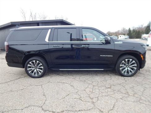 Used 2026 Chevrolet Suburban High Country w/ Sun And Tow Package image 7