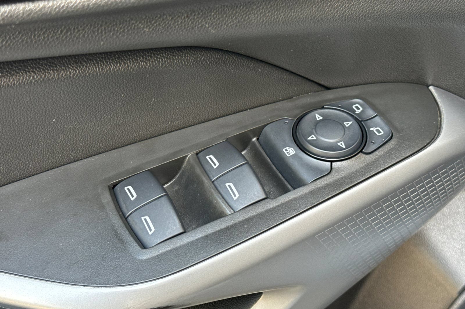 Used 2024 Chevrolet Trax LS w/ LS Convenience Package FWD image 13