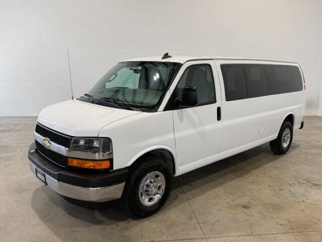 Used 2017 Chevrolet Express 3500 LT w/ LT Preferred Equipment Group RWD image 2