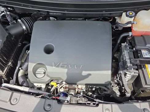 Used 2023 Chevrolet Traverse RS FWD image 10