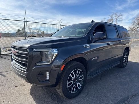 Used 2023 GMC Yukon XL AT4 image 3