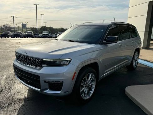 Used 2023 Jeep Grand Cherokee L Summit w/ Luxury Tech Group V AWD/4WD image 3
