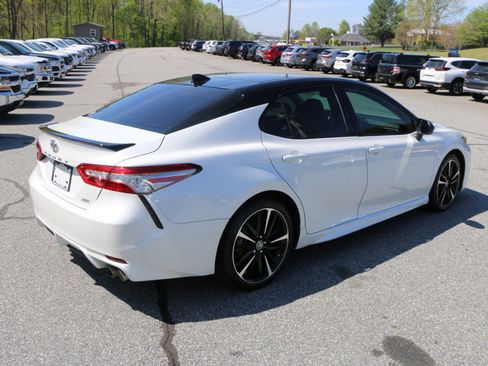 Used 2019 Toyota Camry XSE image 8