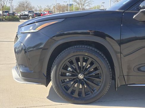 Used 2023 Toyota Highlander XSE image 8
