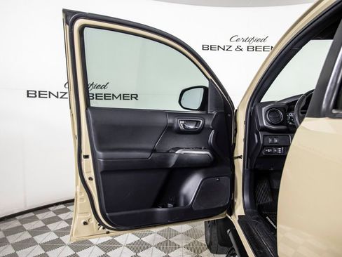 Used 2020 Toyota Tacoma TRD Off-Road w/ TRD Premium Off Road Package image 20