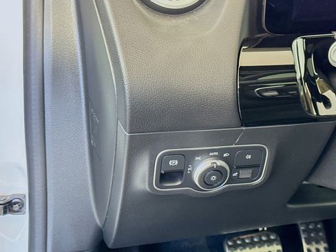 New 2025 Mercedes-Benz GLA 35 AMG 4MATIC image 10