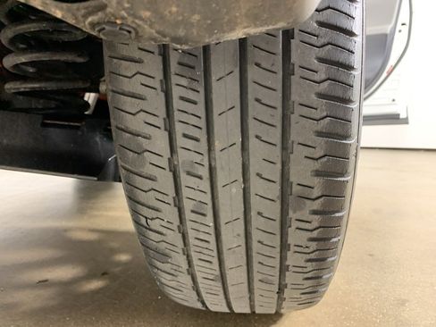 Used 2021 Toyota Venza LE image 40