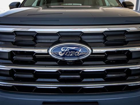 Used 2025 Ford Explorer Active w/ Active Comfort Package RWD image 7