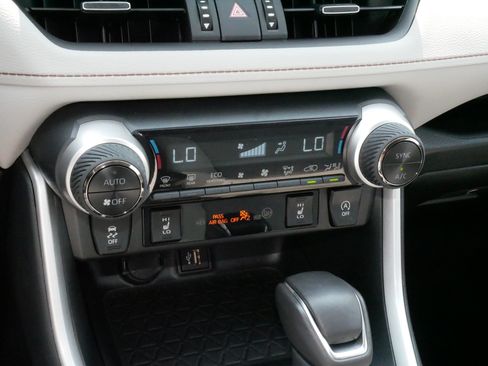 Used 2025 Toyota RAV4 XLE Premium w/ Weather Package AWD/4WD image 23