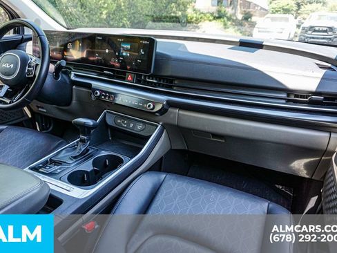 Used 2025 Kia Carnival FWD image 26