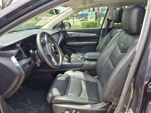 Used 2017 Cadillac XT5 Luxury w/ Driver Awareness Package FWD image 15