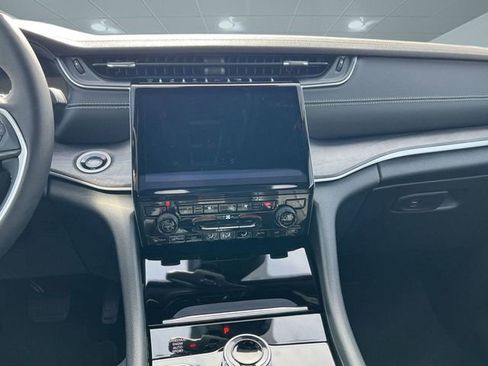 New 2025 Jeep Grand Cherokee L Limited w/ Luxury Tech Group II image 23