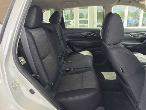 Used 2019 Nissan Rogue SV w/ Premium Package FWD image 17