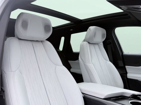 Used 2024 Cadillac Lyriq Luxury image 47