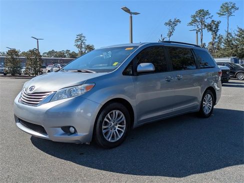 Used 2016 Toyota Sienna XLE image 7