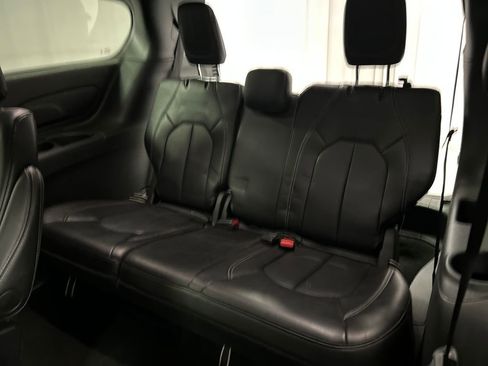 Used 2026 Chrysler Pacifica Select image 23