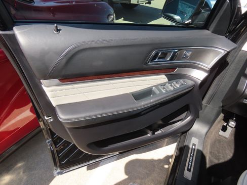 Used 2018 Ford Explorer Platinum AWD/4WD image 26
