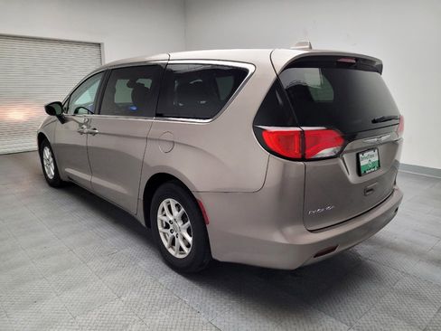 Used 2017 Chrysler Pacifica Touring image 5