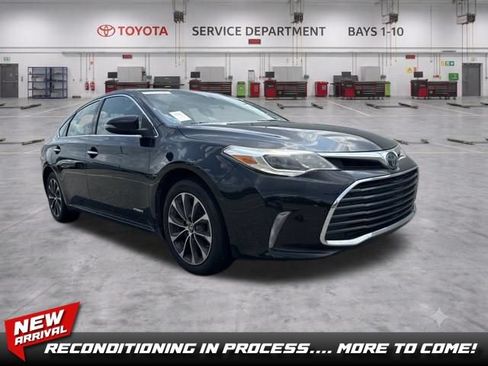 Used 2018 Toyota Avalon XLE Premium FWD image 1
